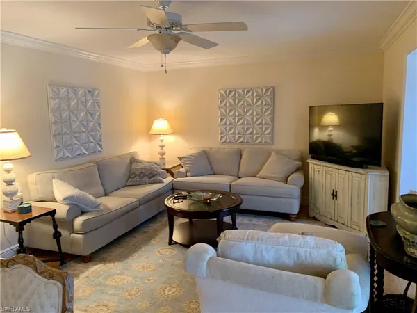 $5,500 | 333 Harbour Drive, Unit 211, Naples, FL 34103