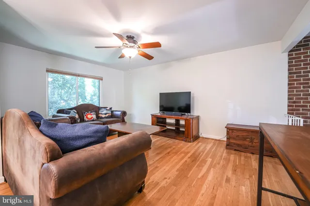 $3,200 | 4908 Sauquoit Lane, Annandale, VA 22003