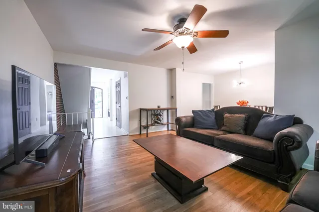 $3,200 | 4908 Sauquoit Lane, Annandale, VA 22003