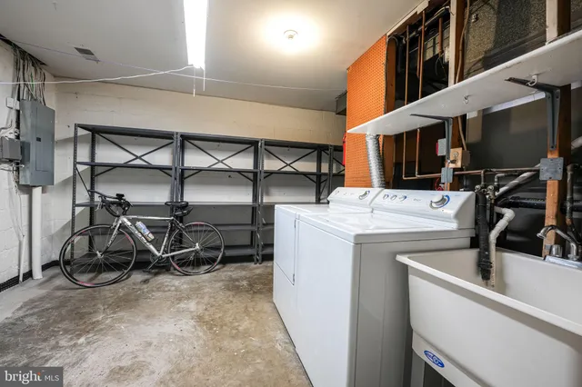 $3,200 | 4908 Sauquoit Lane, Annandale, VA 22003