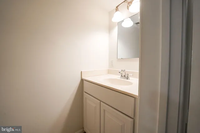 $3,200 | 4908 Sauquoit Lane, Annandale, VA 22003