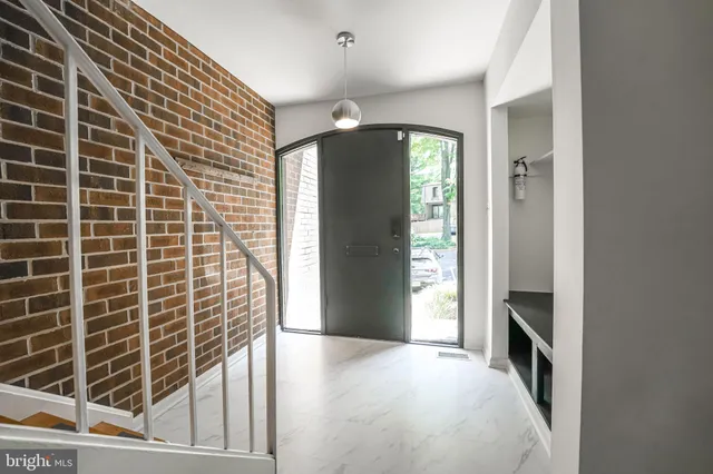 $3,200 | 4908 Sauquoit Lane, Annandale, VA 22003