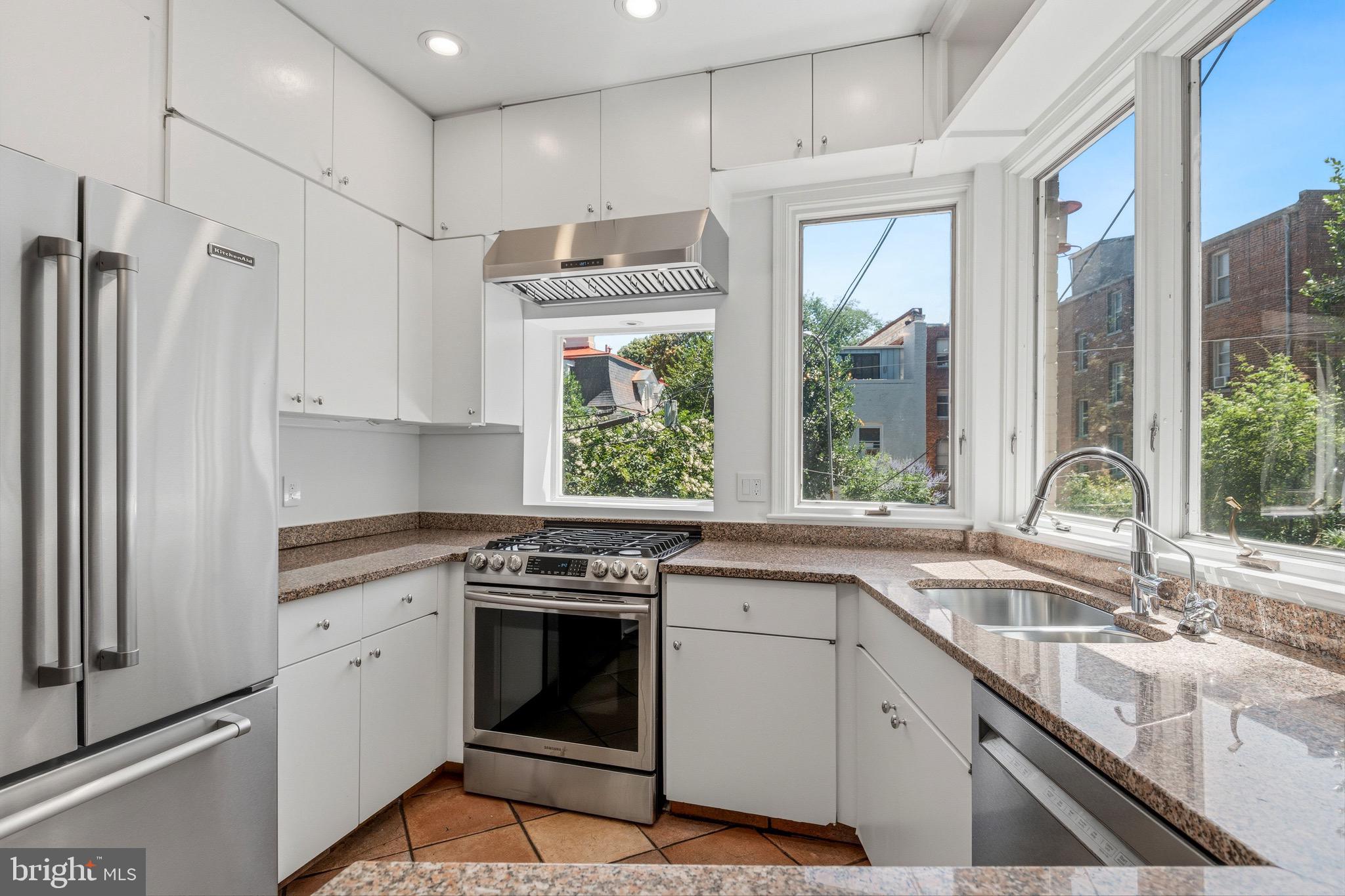 3044 Cambridge Place Northwest Washington, DC 20007 - Photo 7 of 22