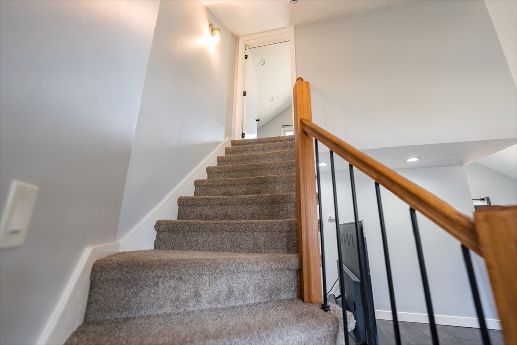 38 Hapgood Road Worcester, MA 01605 - Photo 11 of 37