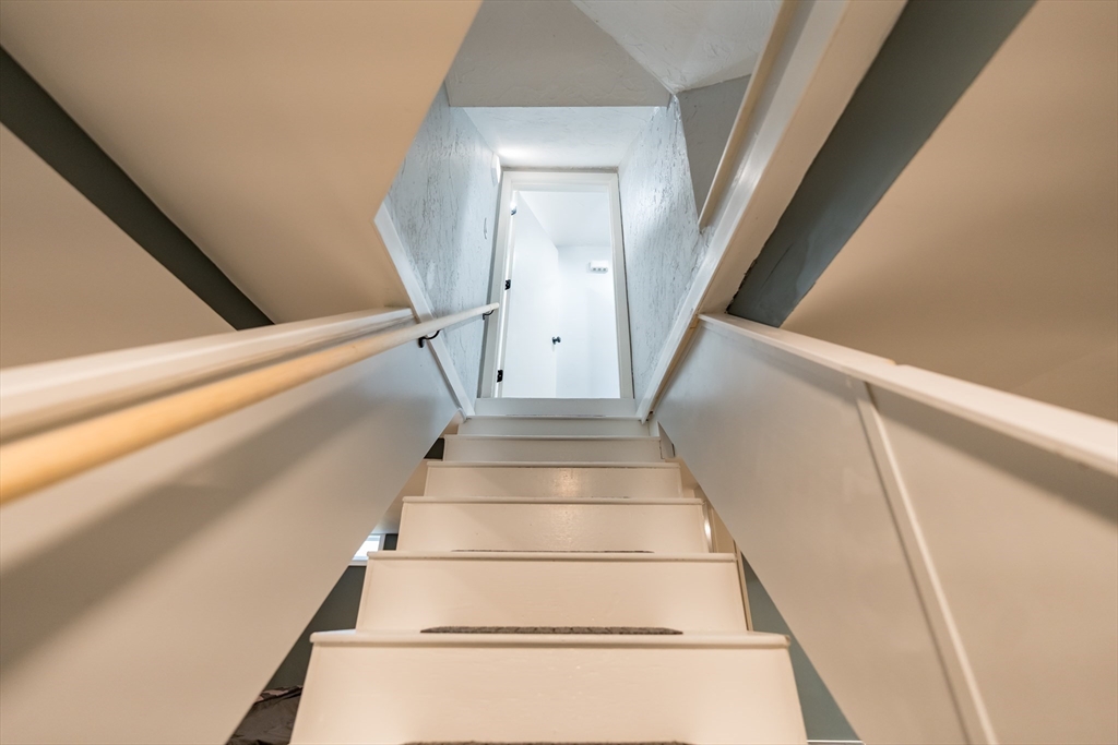 38 Hapgood Road Worcester, MA 01605 - Photo 17 of 37