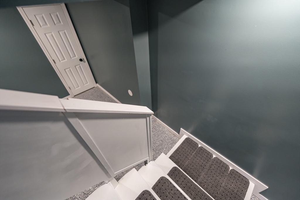 38 Hapgood Road Worcester, MA 01605 - Photo 18 of 37