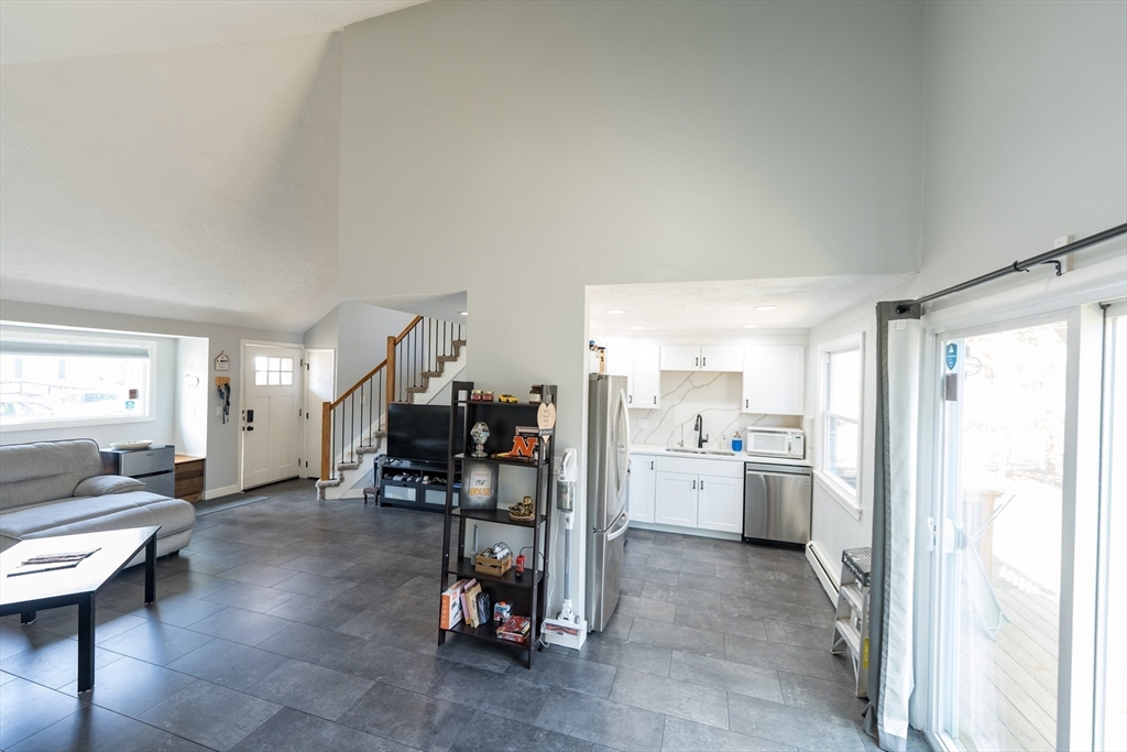 38 Hapgood Road Worcester, MA 01605 - Photo 5 of 37