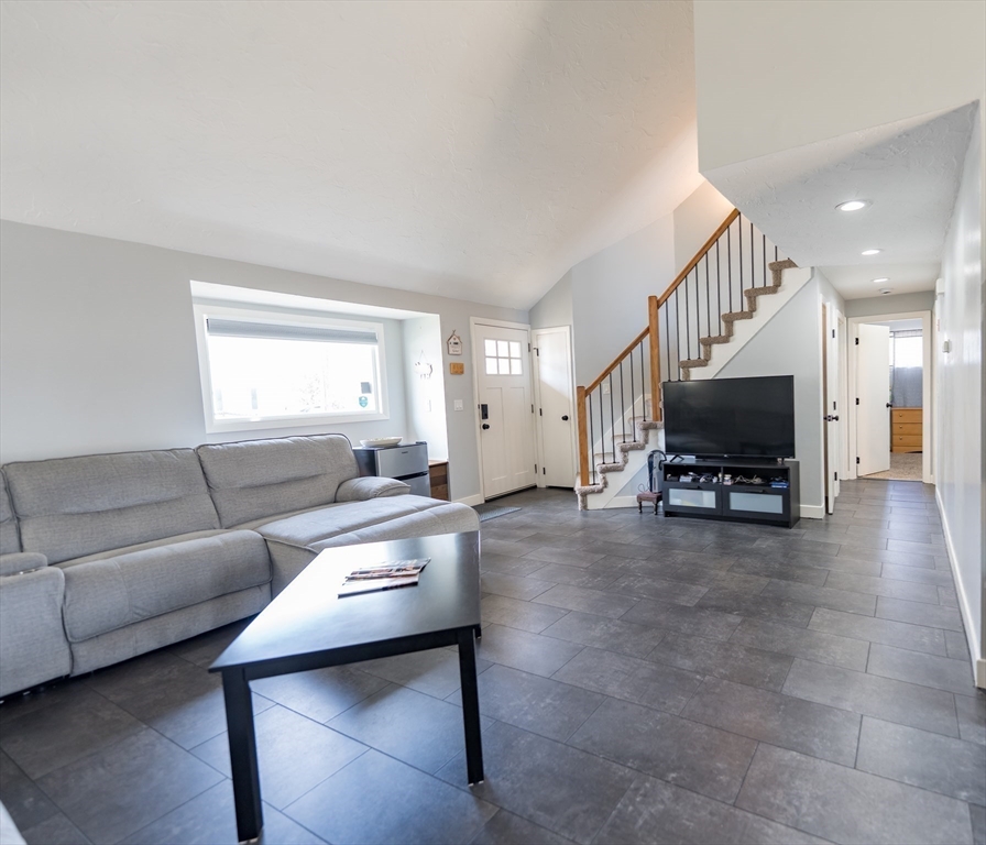 38 Hapgood Road Worcester, MA 01605 - Photo 7 of 37