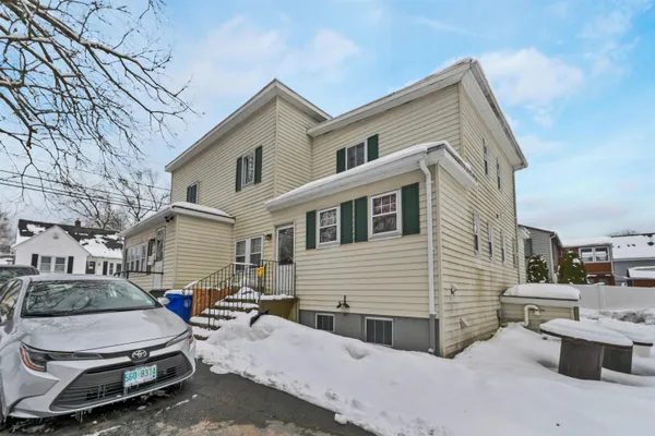 $575,000 | 312 Mystic Street, Manchester, NH 03103