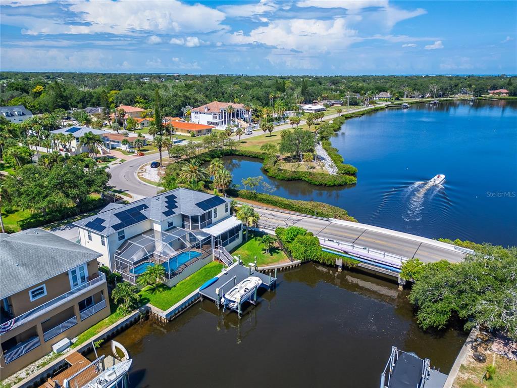 339 Manatee Lane Tarpon Springs, FL 34689 - Photo 7 of 35