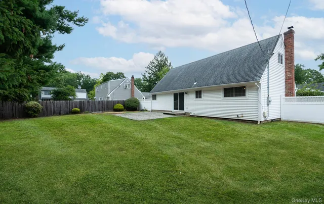 $5,000 | 20 Arcadia Drive, Dix Hills, NY 11746