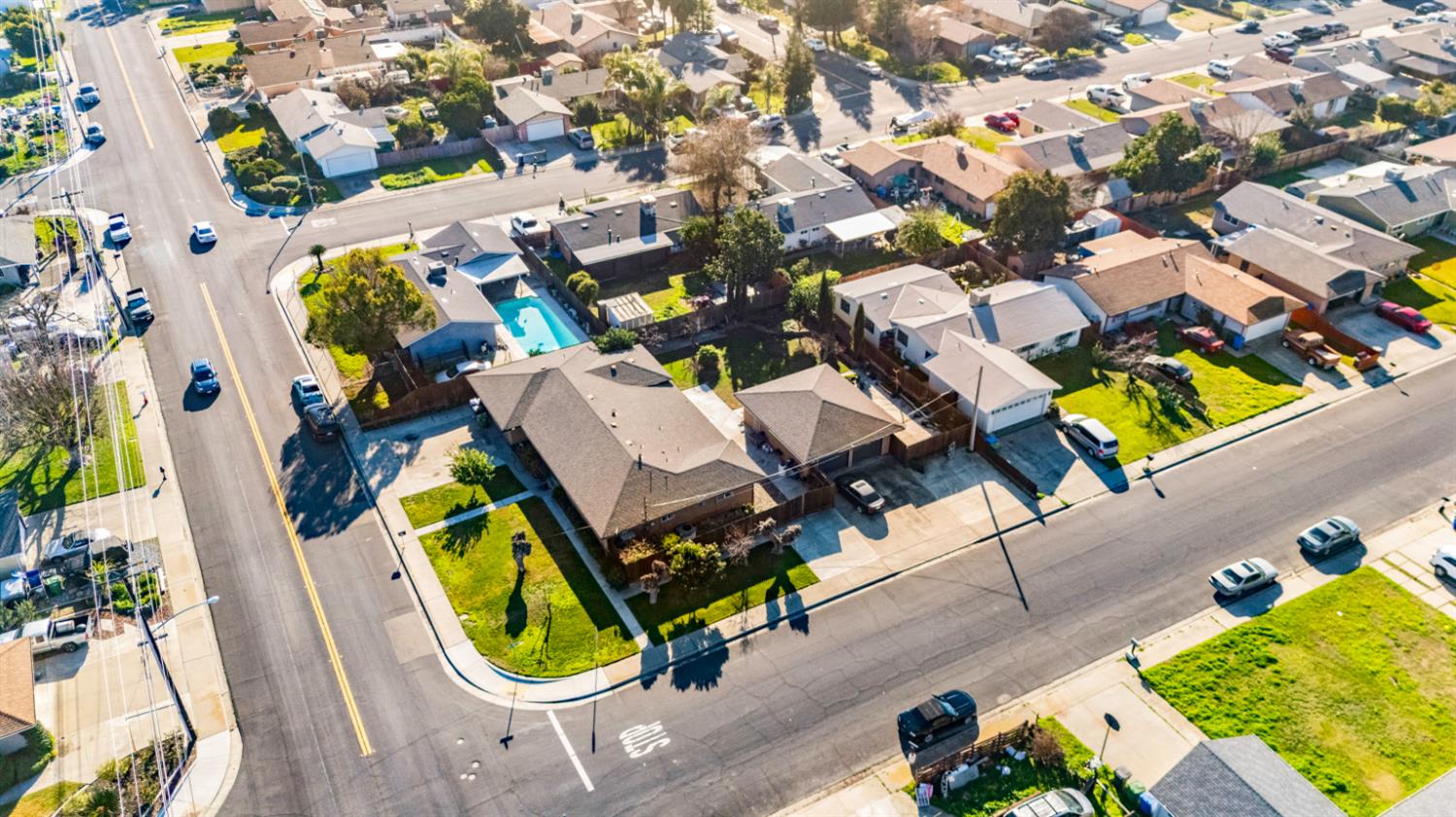 561 Church Street Modesto, CA 95357 - Photo 37 of 38 an aerial view of a swimming pool
