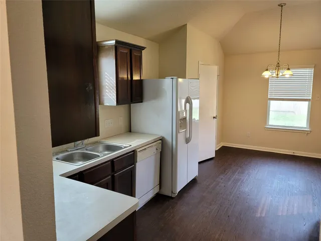 a kitchen that has a stove and a refrigerator
