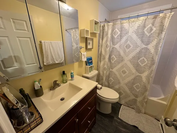 $4,900 | 10 Jay Street, Unit 2, Somerville, MA 02144