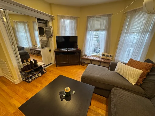 $4,900 | 10 Jay Street, Unit 2, Somerville, MA 02144