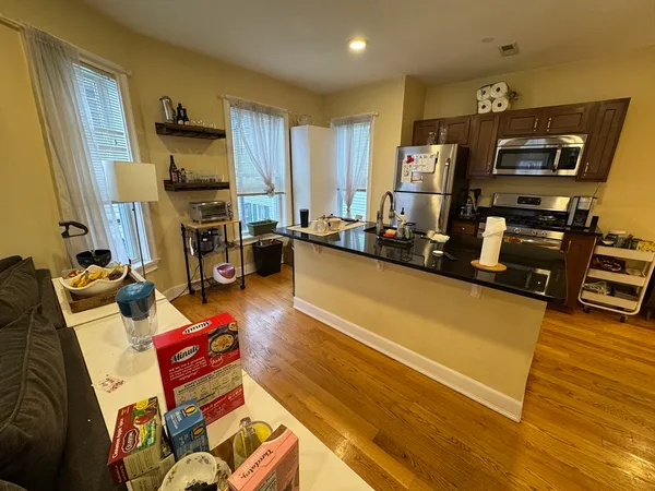 $4,900 | 10 Jay Street, Unit 2, Somerville, MA 02144