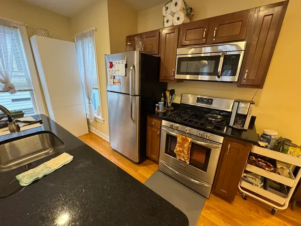 $4,900 | 10 Jay Street, Unit 2, Somerville, MA 02144