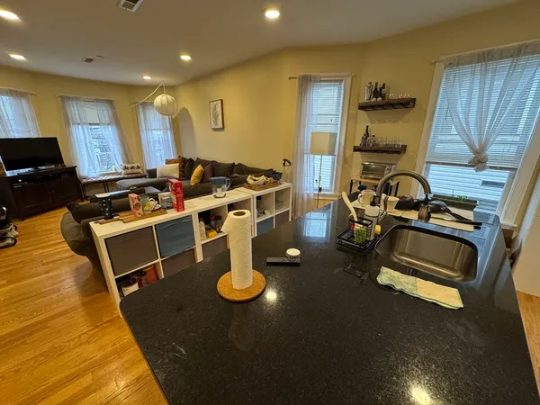 $4,900 | 10 Jay Street, Unit 2, Somerville, MA 02144