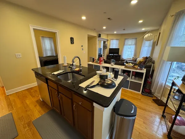 $4,900 | 10 Jay Street, Unit 2, Somerville, MA 02144