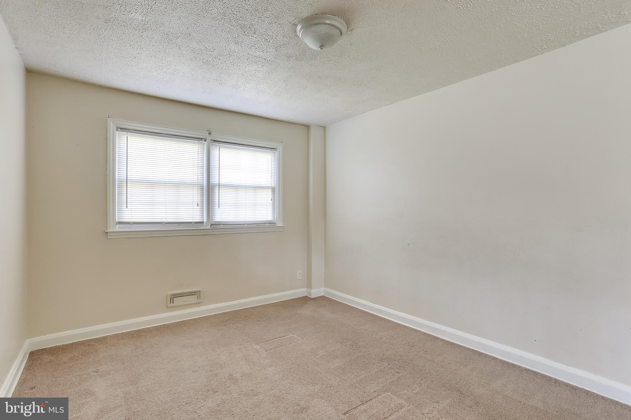 1622 Winford Road Baltimore, MD 21239 - Photo 12 of 37 Dining room