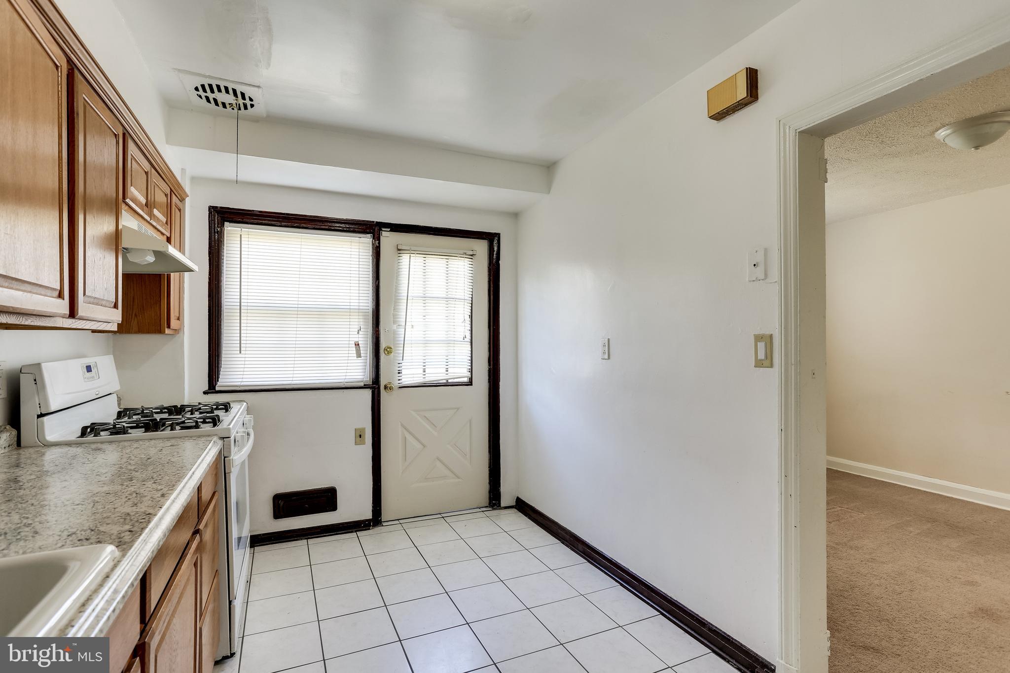 1622 Winford Road Baltimore, MD 21239 - Photo 18 of 37 Kitchen
