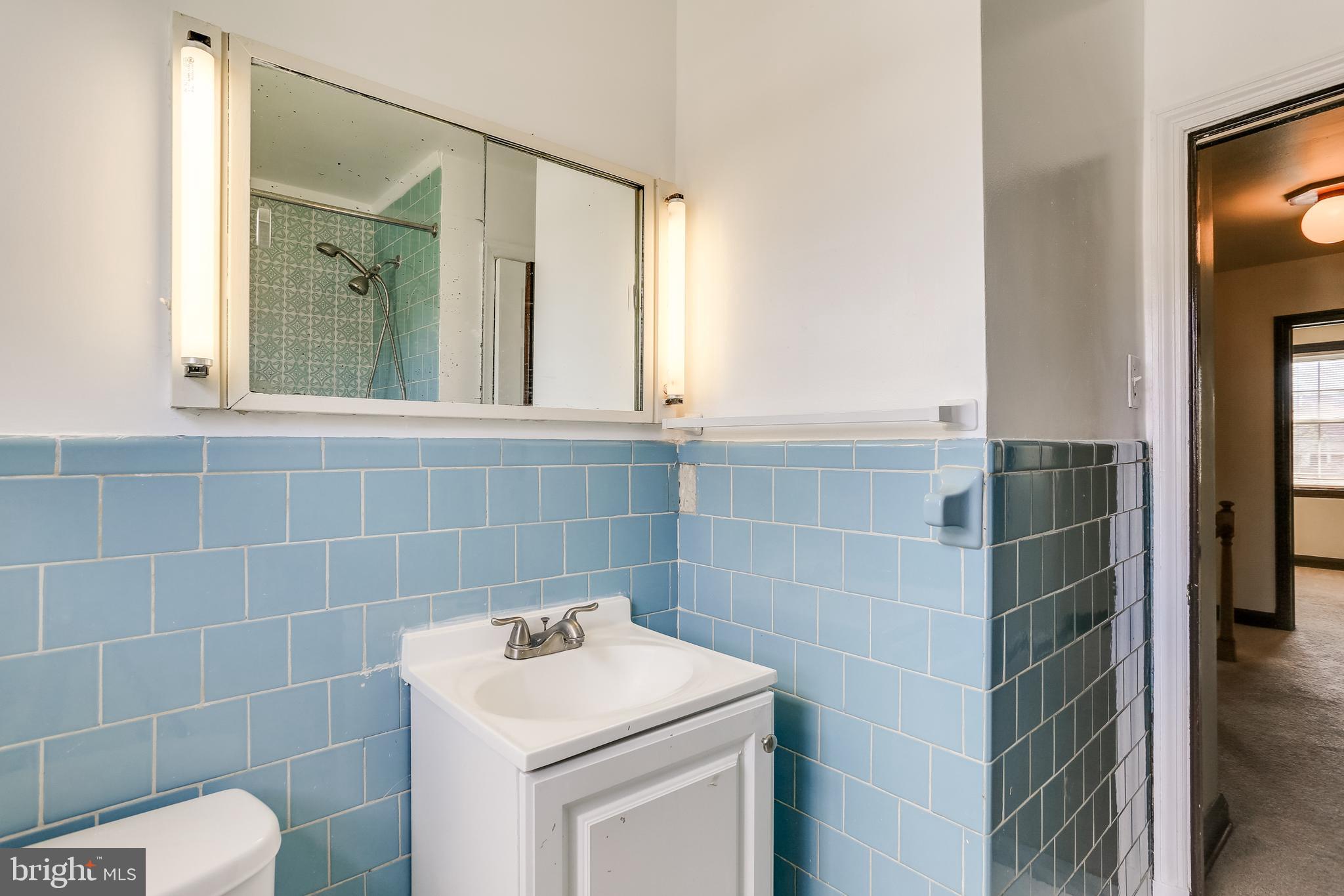 1622 Winford Road Baltimore, MD 21239 - Photo 27 of 37 Main hall bath