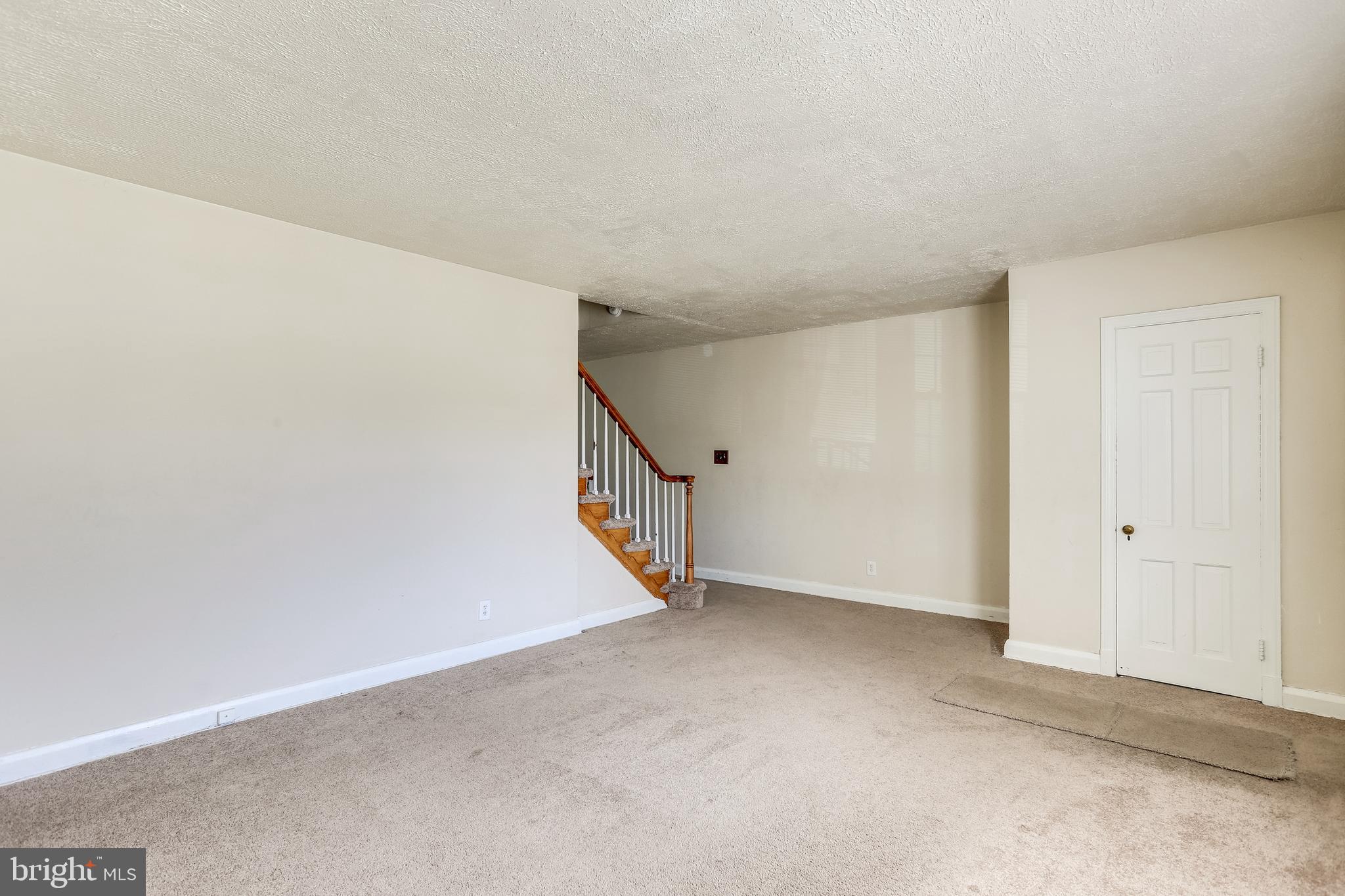 1622 Winford Road Baltimore, MD 21239 - Photo 6 of 37 Living room