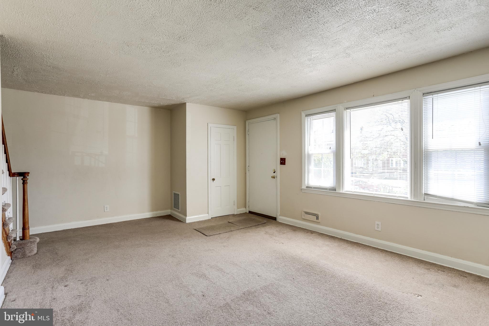 1622 Winford Road Baltimore, MD 21239 - Photo 7 of 37 Living room