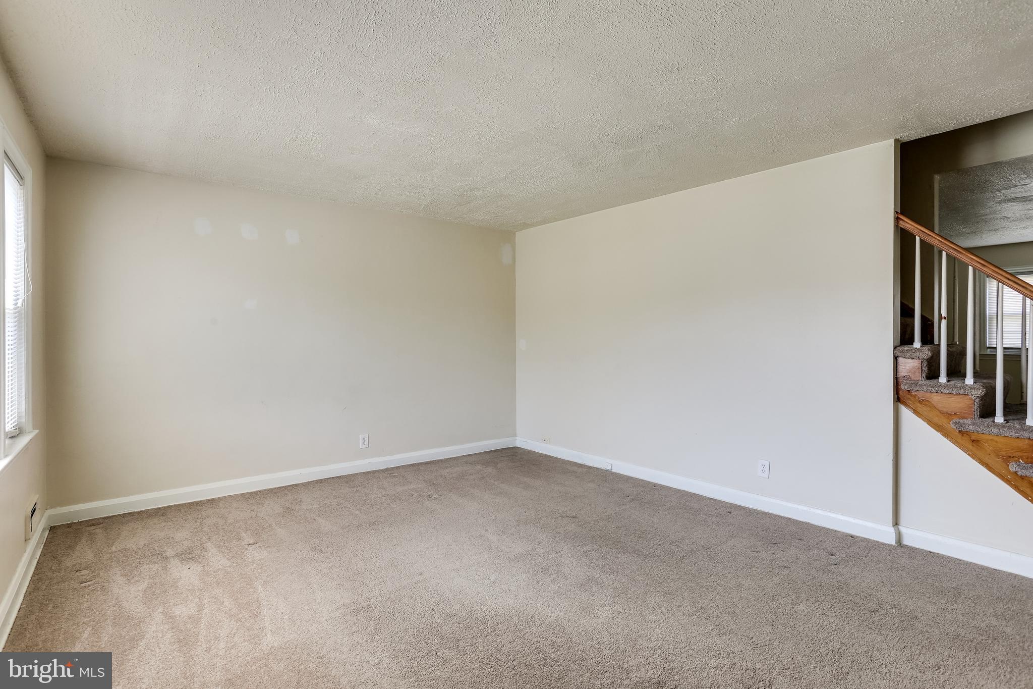 1622 Winford Road Baltimore, MD 21239 - Photo 8 of 37 Living room