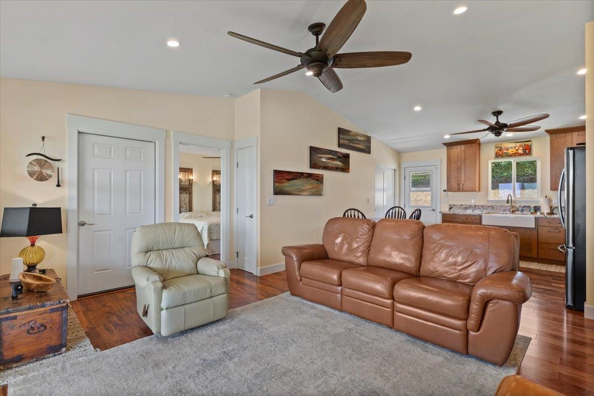 139 Pauwela Road Haiku, HI 96708 - Photo 14 of 42 a living room with furniture