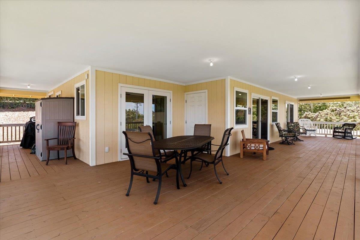 139 Pauwela Road Haiku, HI 96708 - Photo 31 of 42 a view of a livingroom with furniture and a window