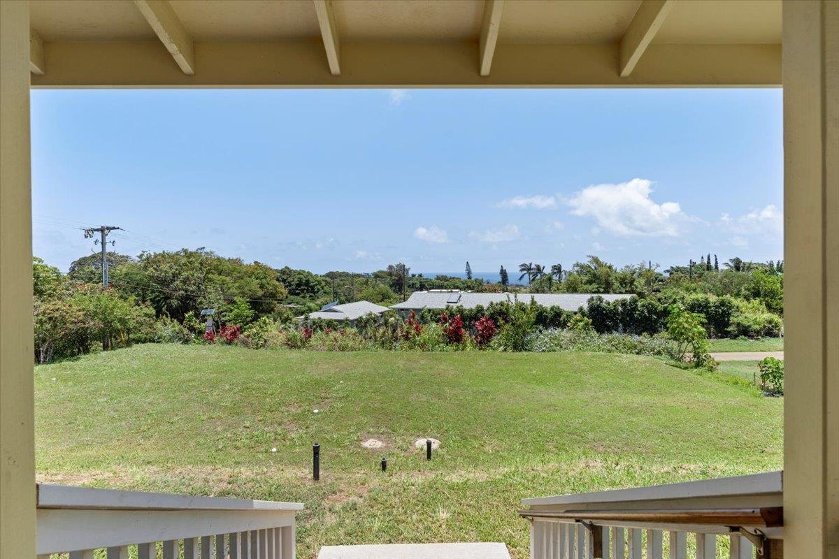 139 Pauwela Road Haiku, HI 96708 - Photo 35 of 42 a view of a lake from a yard