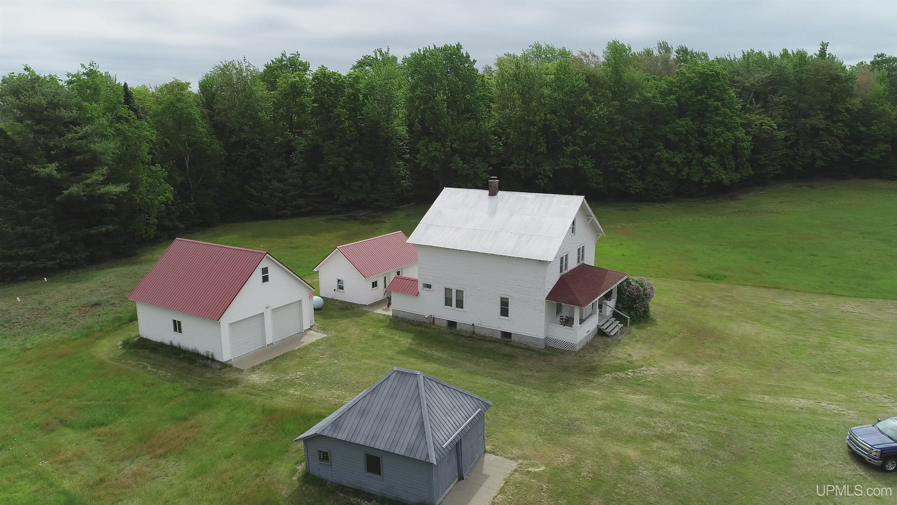 589 Mangum Road Marquette, MI 49855 - Photo 2 of 59