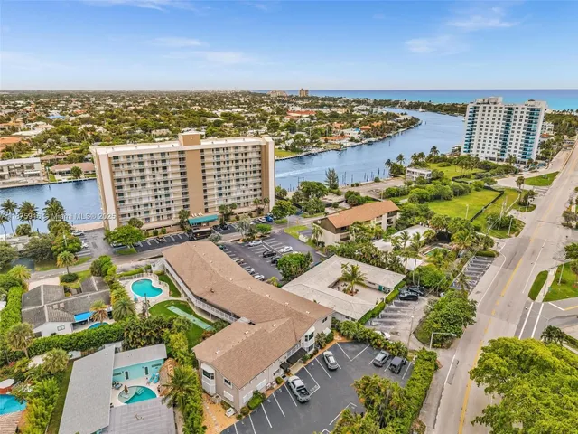 an aerial view of residential building and lake