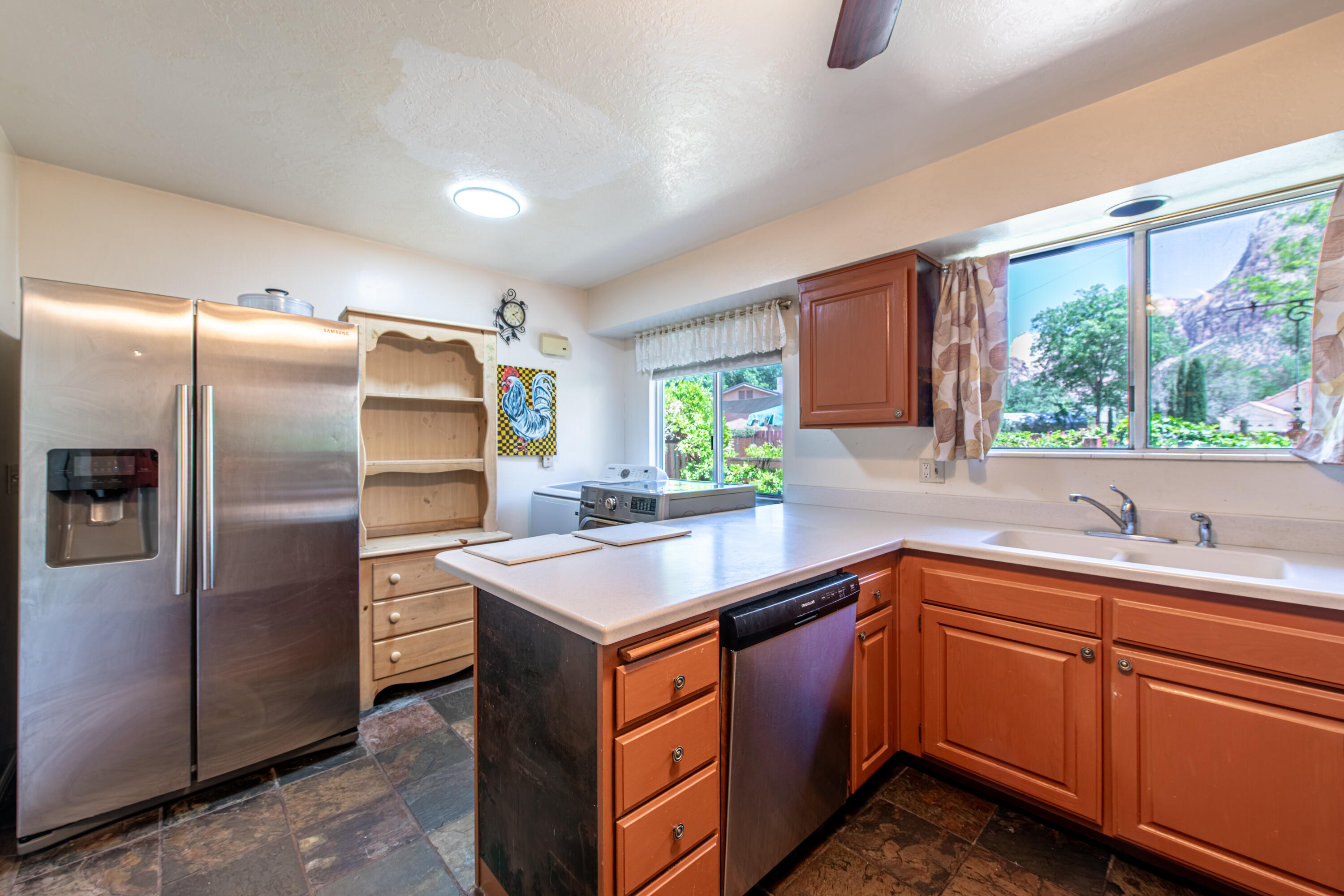 29 Canyon View Drive Springdale, UT 84767 - Photo 21 of 67 main floor kitchen
