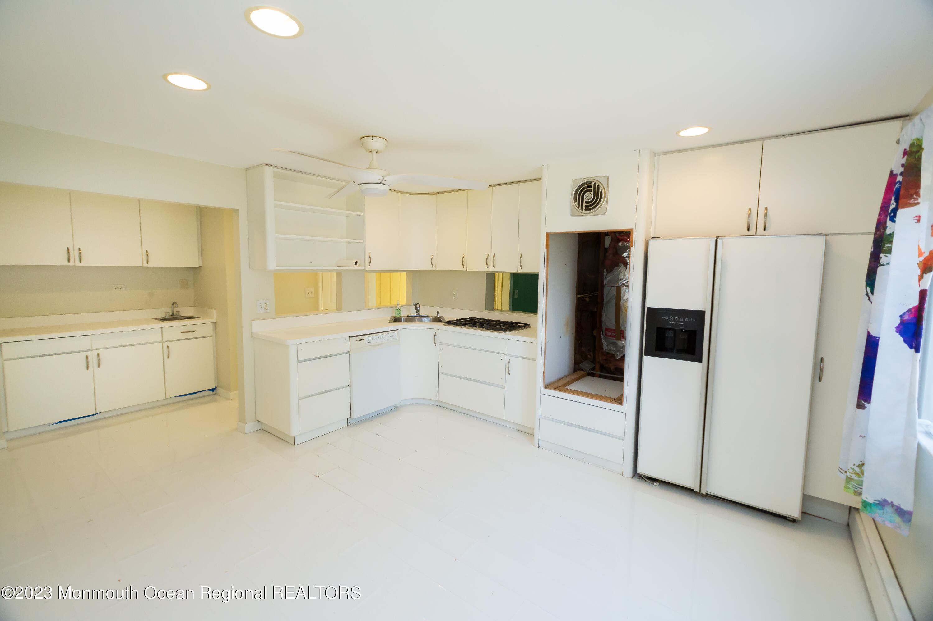 61 Lone Oak Road Middletown, NJ 07748 - Photo 8 of 46 Kitchen