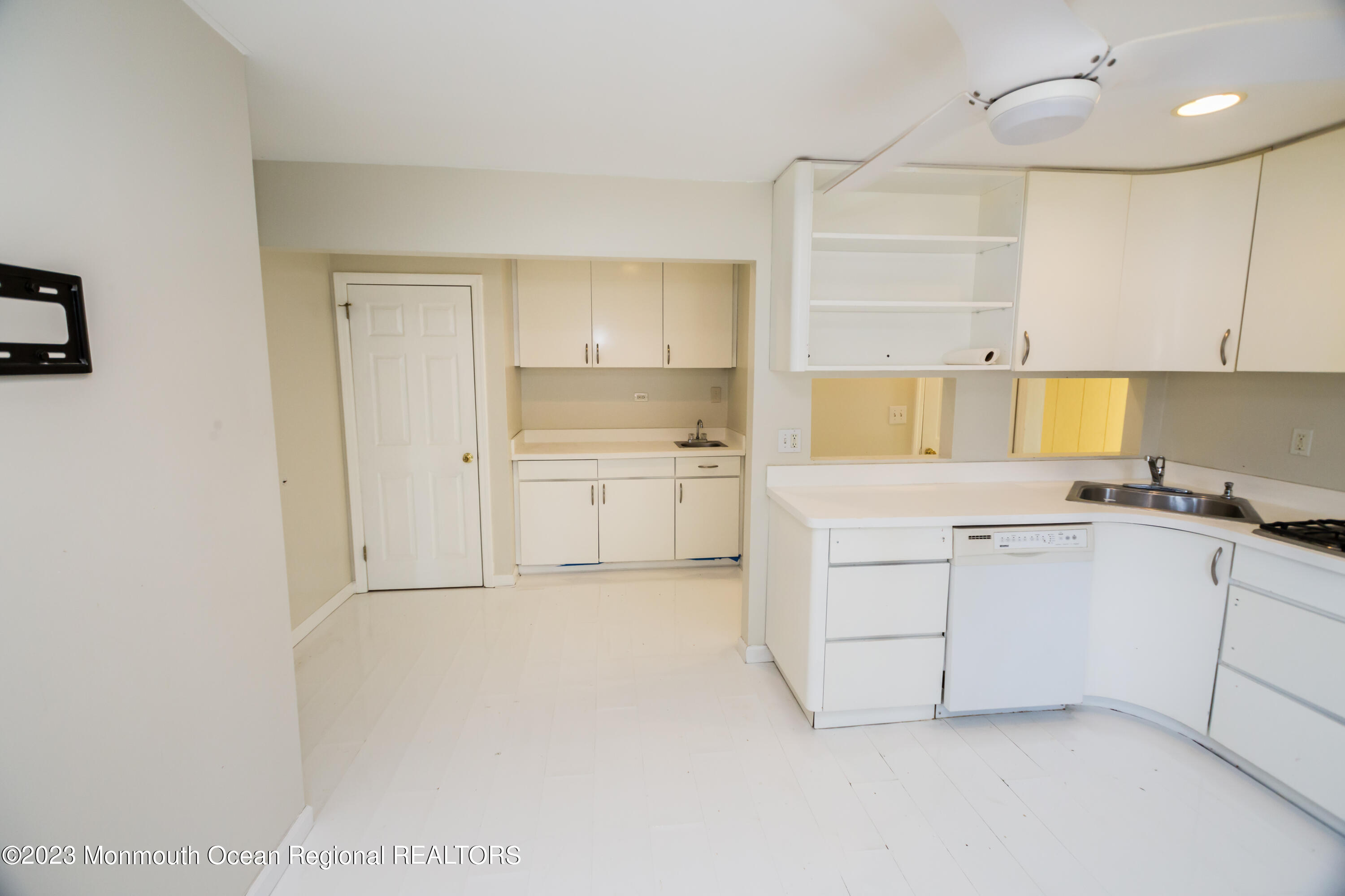 61 Lone Oak Road Middletown, NJ 07748 - Photo 10 of 46 Wet Bar