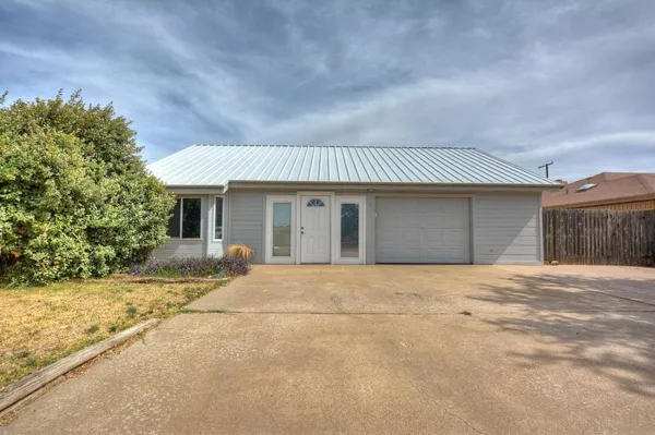 $1,040 | 4816 61st Street, Lubbock, TX 79414