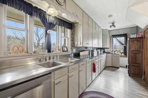 $350,000 | N8424 Nollenberg Road, Manawa, WI 54949