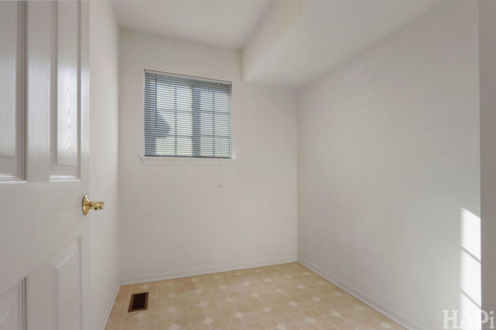 373 Keswick Court, Unit 373 Round Lake, IL 60073 - Photo 17 of 30 a small space with a window