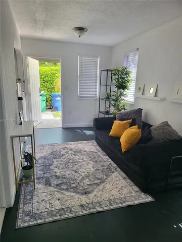 $1,950 | 210 Northeast 110th Street, Unit 210, Miami, FL 33161