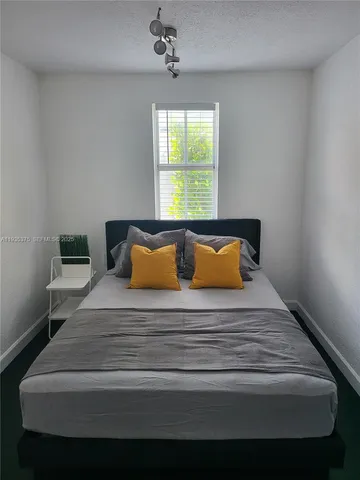 $1,950 | 210 Northeast 110th Street, Unit 210, Miami, FL 33161