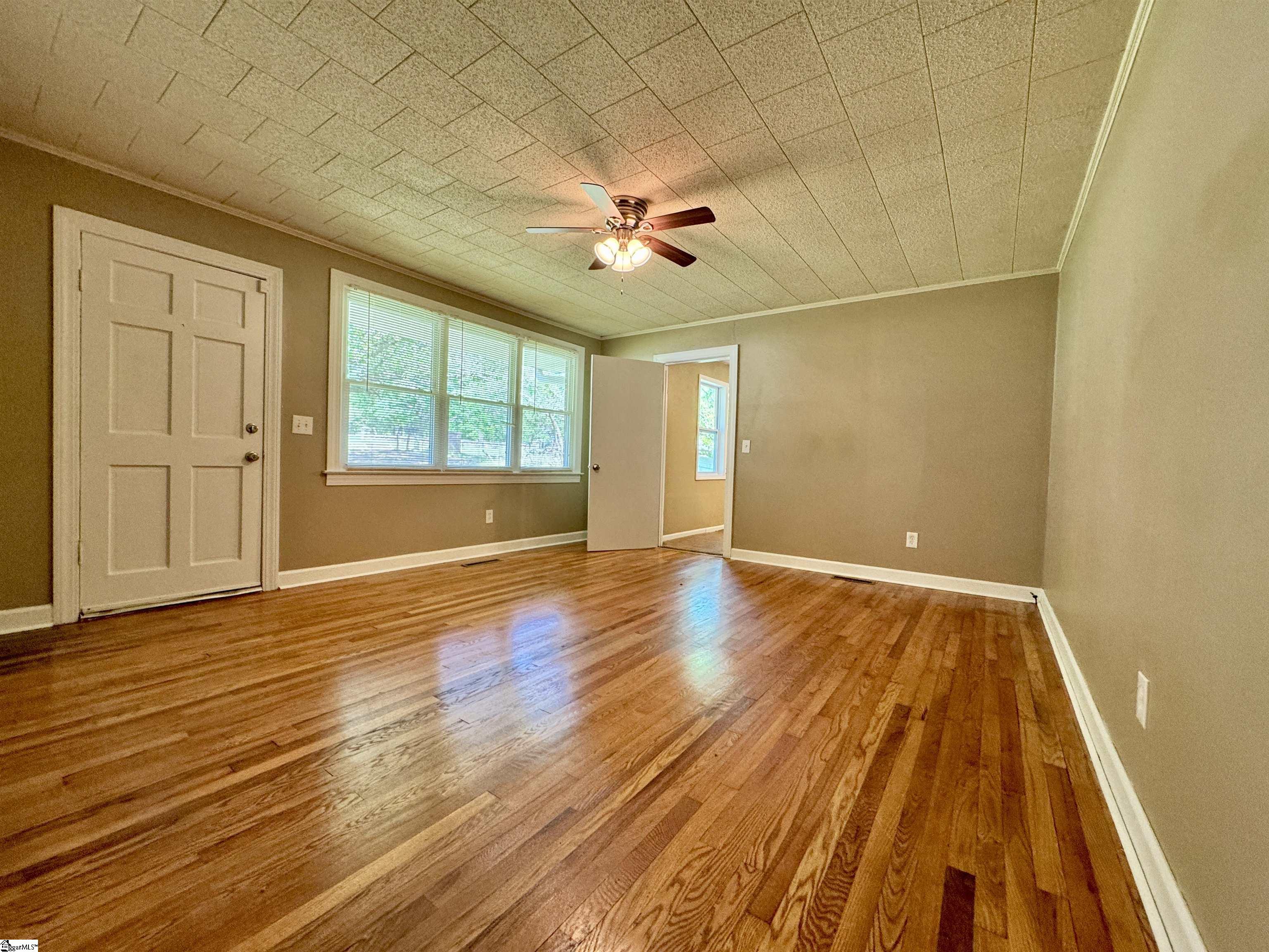 862 North Main Street Gray Court, SC 29645 - Photo 4 of 13 Gallery Image 4
