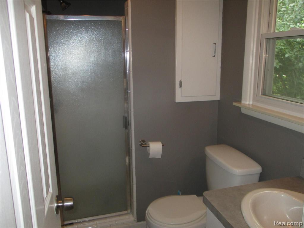 2011 West Avon Road Rochester Hills, MI 48309 - Photo 13 of 22