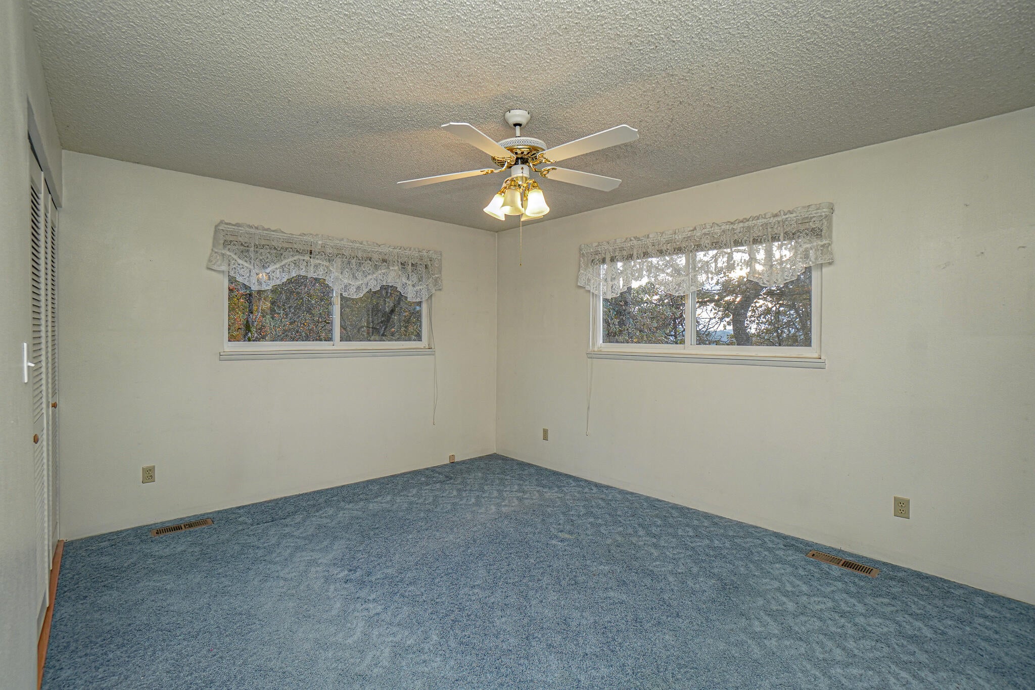 783 Trollview Road Grants Pass, OR 97527 - Photo 39 of 49 DSC09147