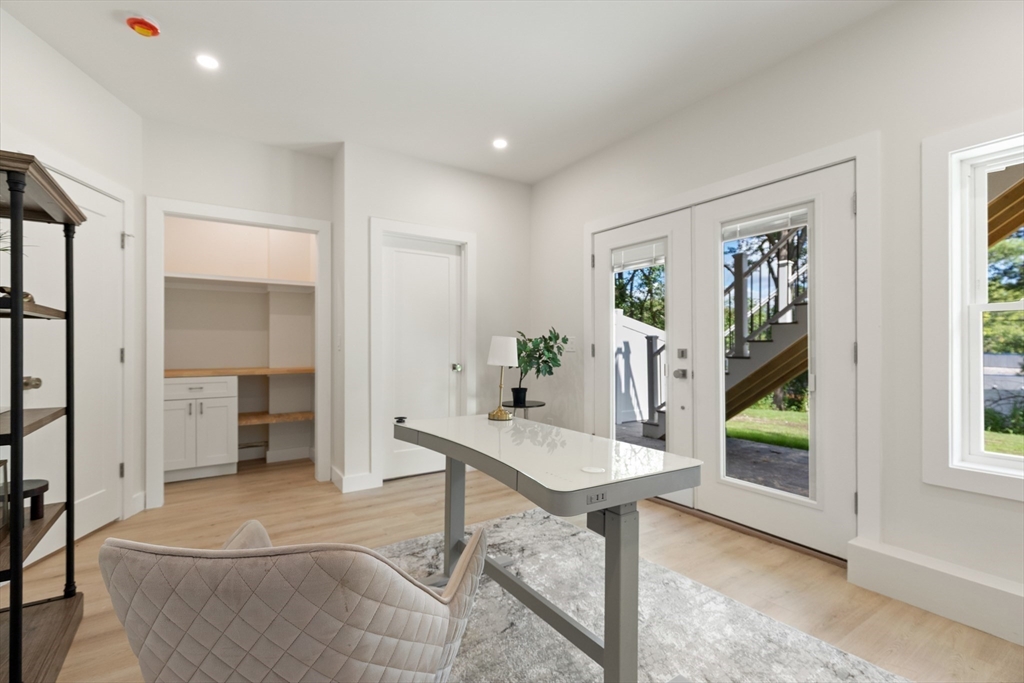 65 Dunstable Road Chelmsford, MA 01863 - Photo 7 of 40 Gallery Image 7