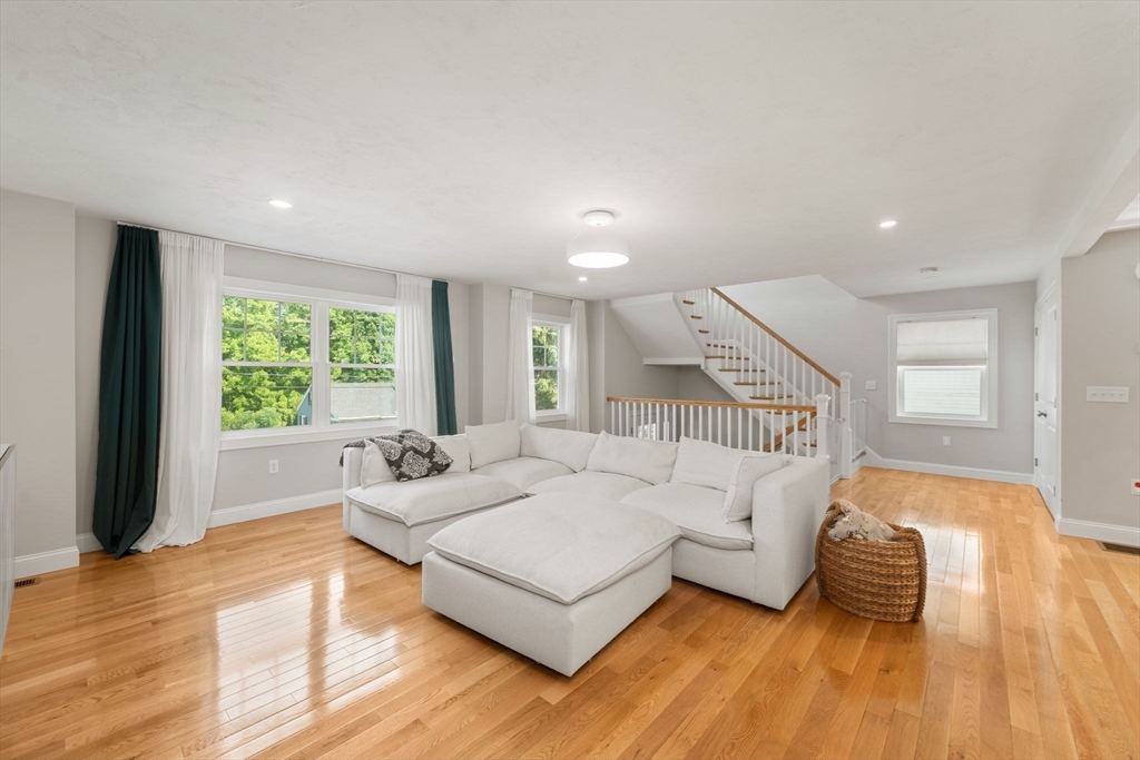 26 A Maravista Road Worcester, MA 01606 - Photo 6 of 32 Gallery Image 6