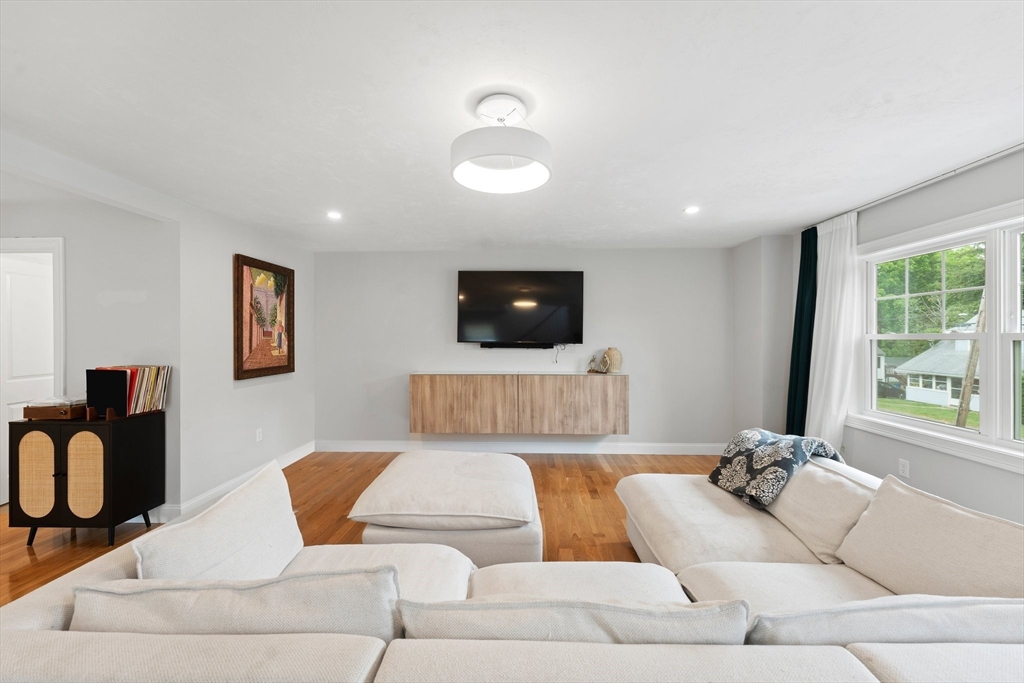 26 A Maravista Road Worcester, MA 01606 - Photo 8 of 32 Gallery Image 8
