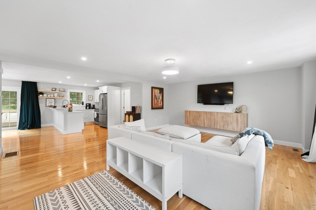 26 A Maravista Road Worcester, MA 01606 - Photo 10 of 32 Gallery Image 10
