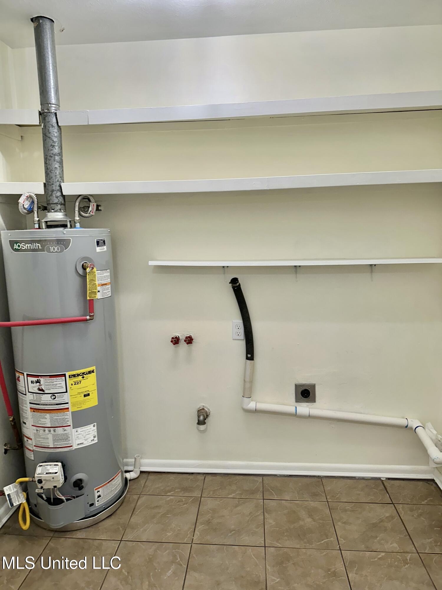 1871 Turtle Road Byram, MS 39272 - Photo 13 of 16 Laundry Room